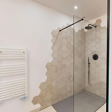 Apartment Maison Street Art, Jacuzzi Sur Terrasse Et Billard